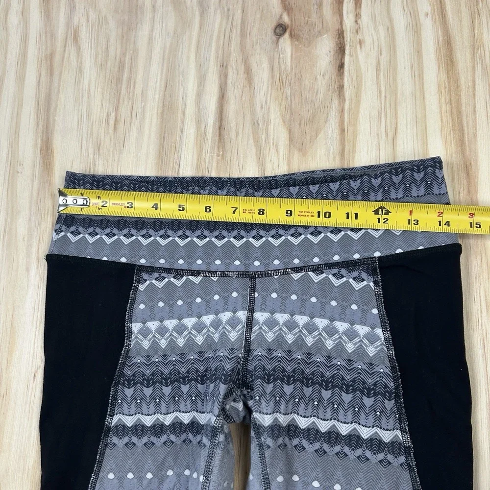 Alo Illusion 3 Chevron‎ Tribal Leggings Yoga Pants Gray Black White M Medium